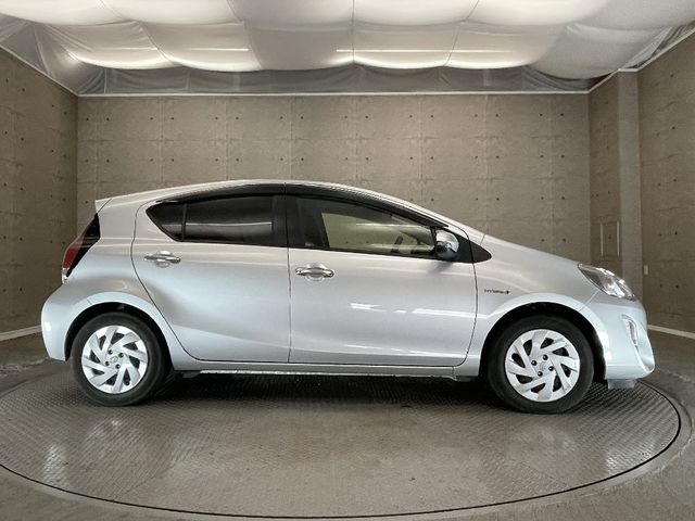Toyota AQUA 2017-03 15371-7