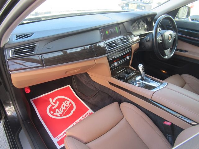 Bmw 7 SERIES 2010-05 180955-5