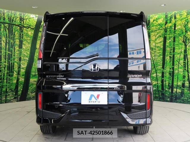 Honda STEP WGN 2017-11 221612-19