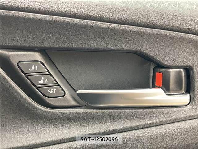 Toyota PRIUS 2023-05 366425-7