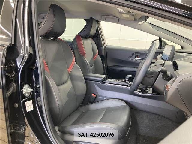 Toyota PRIUS 2023-05 366425-11
