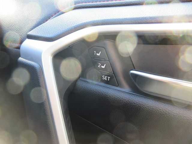 Toyota RAV4 2023-10 196327-11