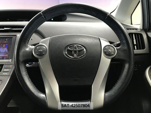 Toyota PRIUS 2013-04 335328-16