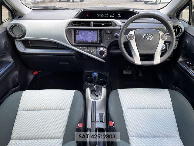 Toyota AQUA 2015-01 389334-1