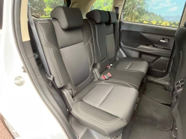 Mitsubishi OUTLANDER PHEV 2019-09 18817-9