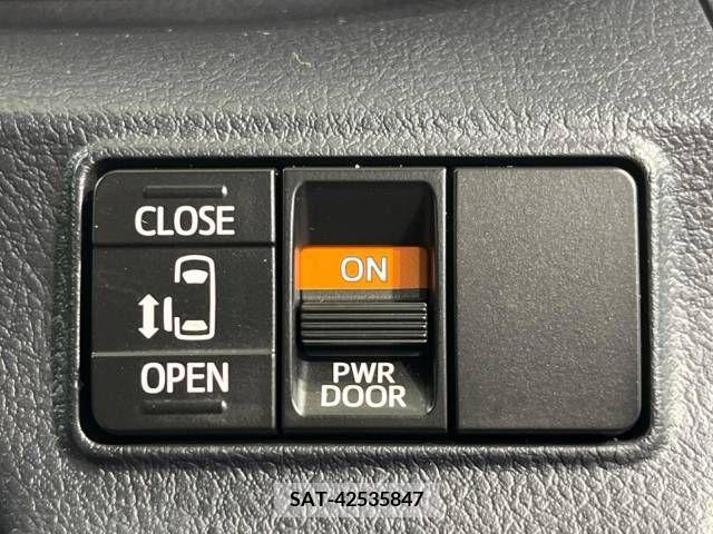 Toyota SIENTA 2015-08 298395-2