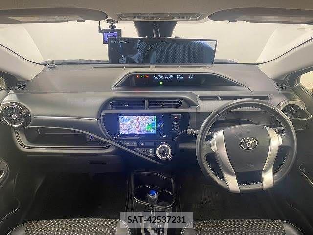 Toyota AQUA 2015-11 223521-1