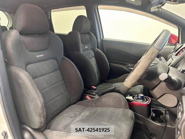 Nissan NOTE 2018-08 305428-7