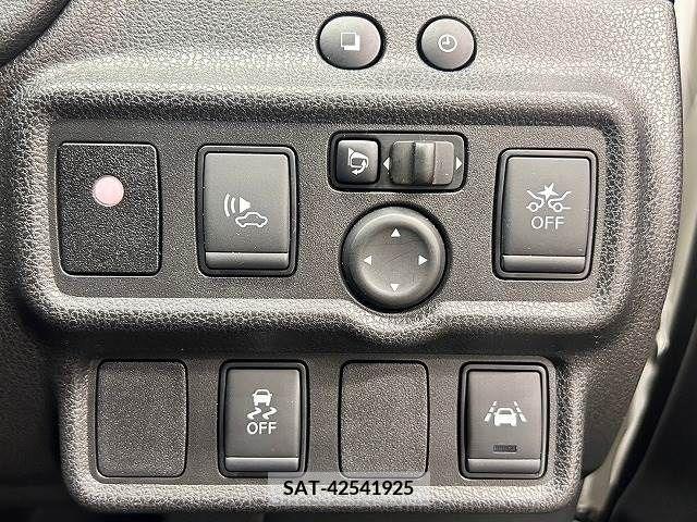 Nissan NOTE 2018-08 305428-6
