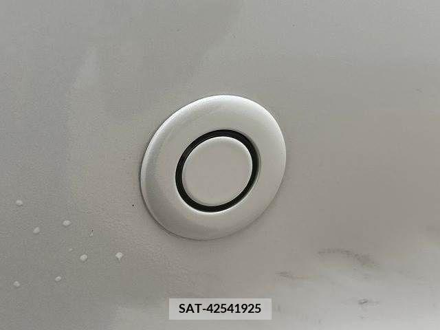 Nissan NOTE 2018-08 305428-4