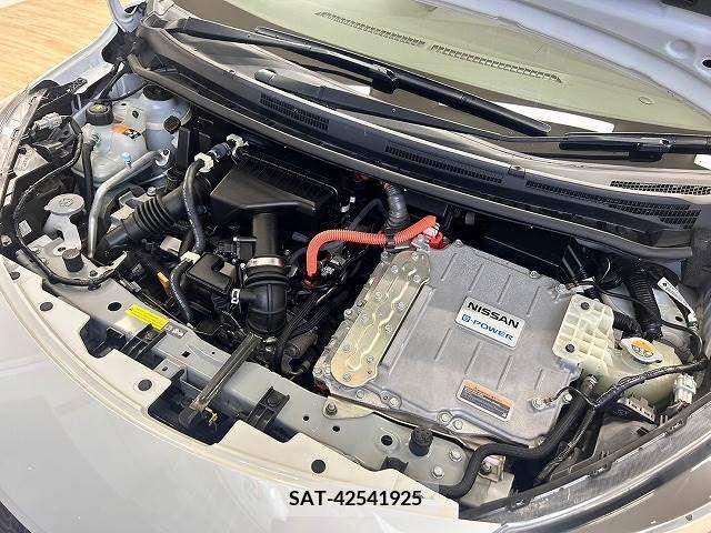Nissan NOTE 2018-08 305428-18