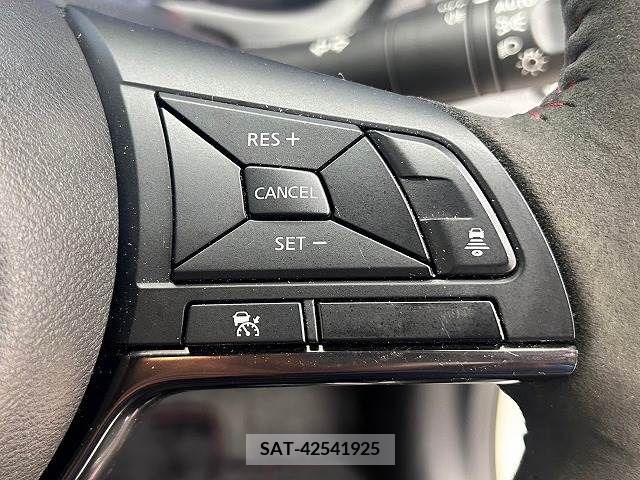 Nissan NOTE 2018-08 305428-1