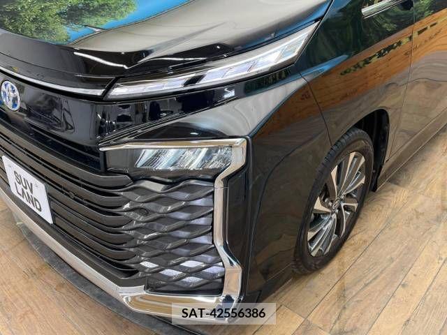 Toyota VOXY HYBRID 2022-04 381131-12