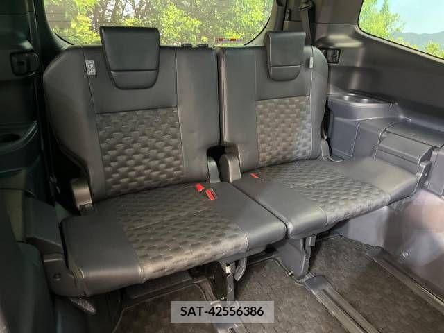 Toyota VOXY HYBRID 2022-04 381131-10