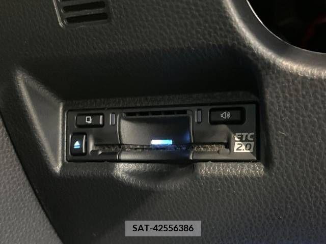 Toyota VOXY HYBRID 2022-04 381131-7