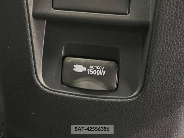 Toyota VOXY HYBRID 2022-04 381131-5