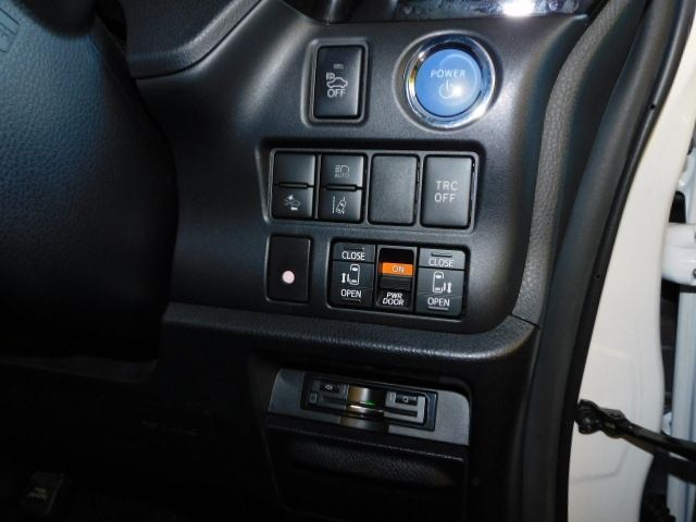 Toyota NOAH HYBRID 2018-11 9205-14