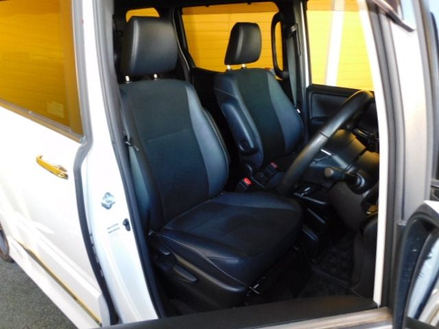 Toyota NOAH HYBRID 2018-11 9205-15
