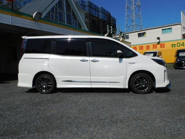 Toyota NOAH HYBRID 2018-11 9205-16