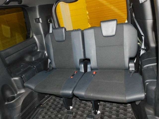 Toyota NOAH HYBRID 2018-11 9205-6