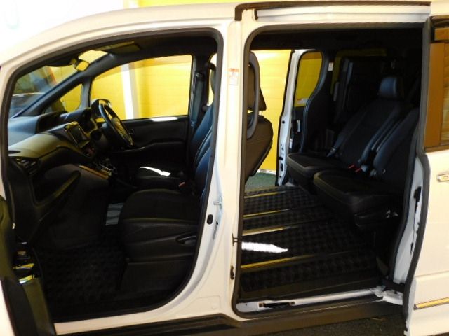 Toyota NOAH HYBRID 2018-11 9205-7