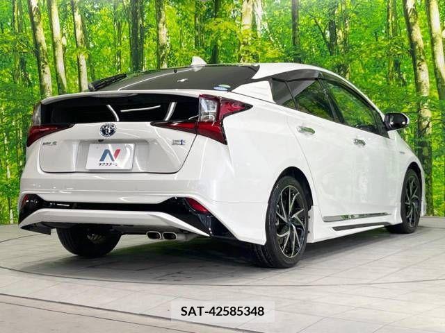 Toyota PRIUS 2019-08 379805-17