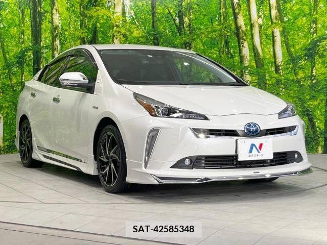 Toyota PRIUS 2019-08 379805-16
