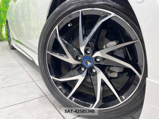 Toyota PRIUS 2019-08 379805-13