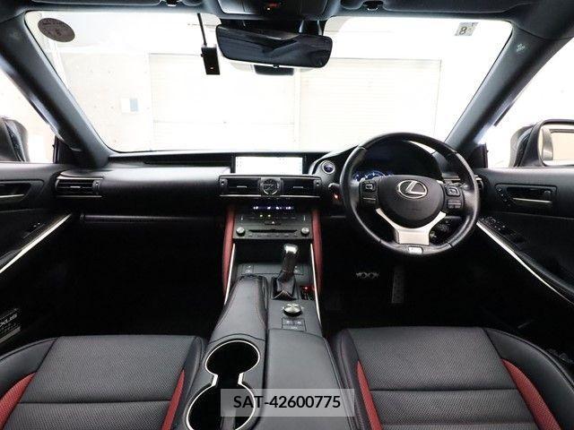 Lexus IS 2019-04 300091-2