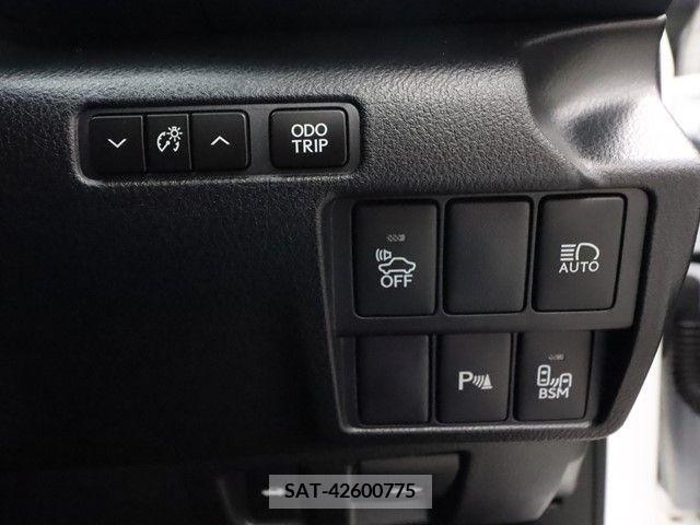 Lexus IS 2019-04 300091-11