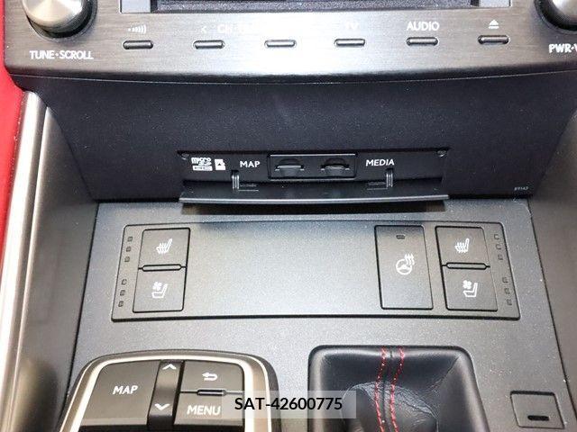 Lexus IS 2019-04 300091-17