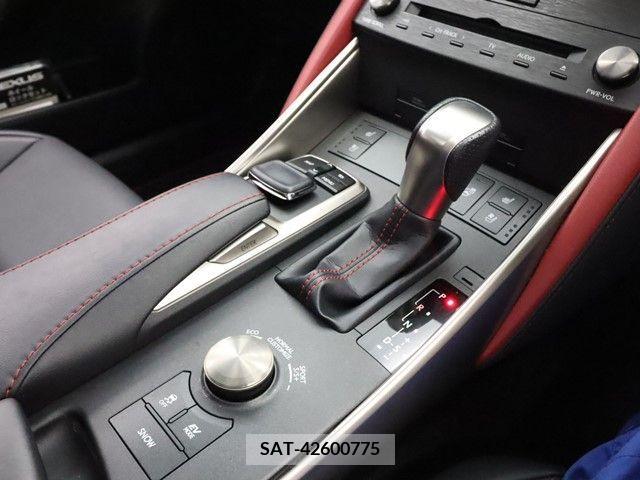 Lexus IS 2019-04 300091-18