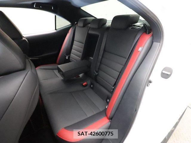 Lexus IS 2019-04 300091-6
