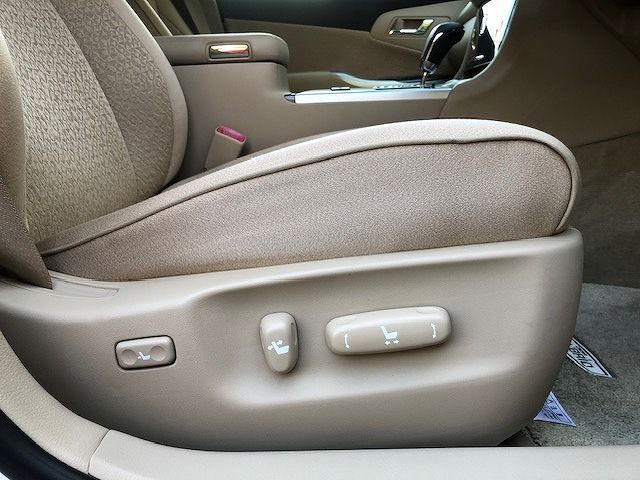 Toyota CROWN SEDAN 2010-11 180648-23