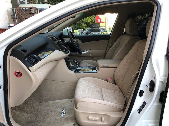 Toyota CROWN SEDAN 2010-11 180648-18