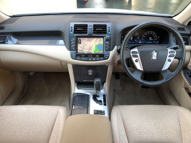 Toyota CROWN SEDAN 2010-11 180648-1