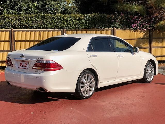 Toyota CROWN SEDAN 2010-11 180648-2