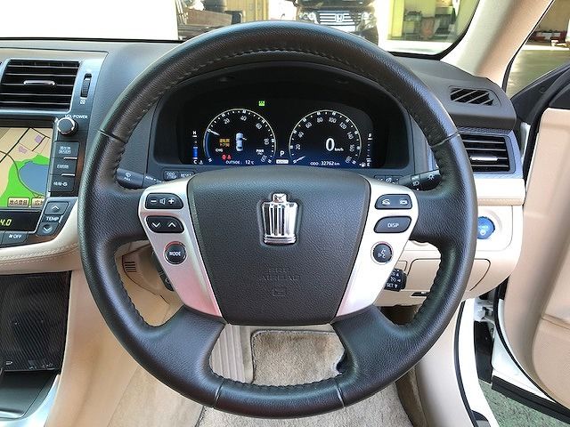Toyota CROWN SEDAN 2010-11 180648-13