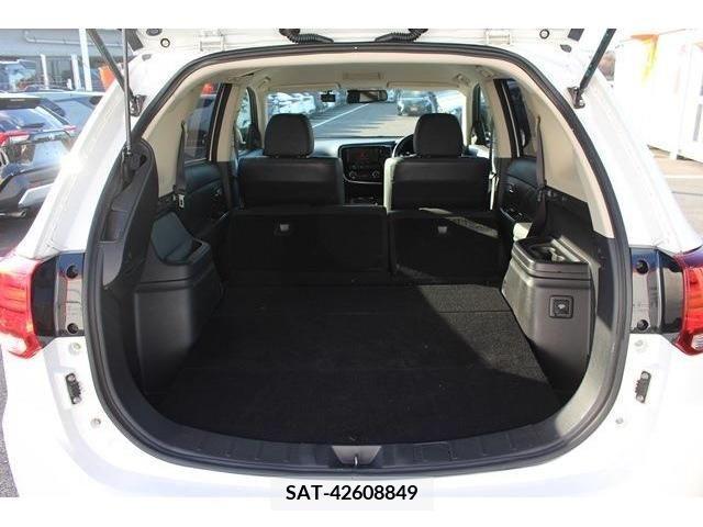 Mitsubishi OUTLANDER PHEV 2016-08 215333-18