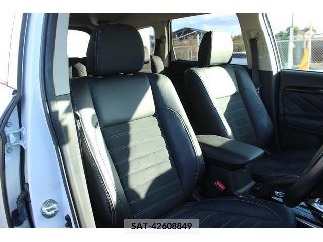 Mitsubishi OUTLANDER PHEV 2016-08 215333-16