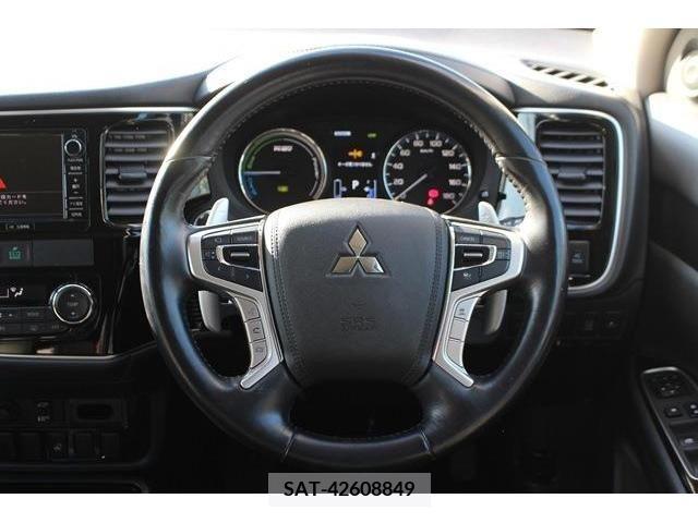 Mitsubishi OUTLANDER PHEV 2016-08 215333-15