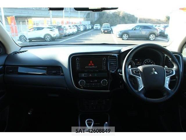 Mitsubishi OUTLANDER PHEV 2016-08 215333-14