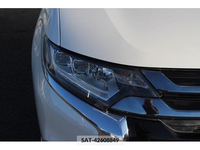 Mitsubishi OUTLANDER PHEV 2016-08 215333-11