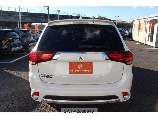 Mitsubishi OUTLANDER PHEV 2016-08 215333-9