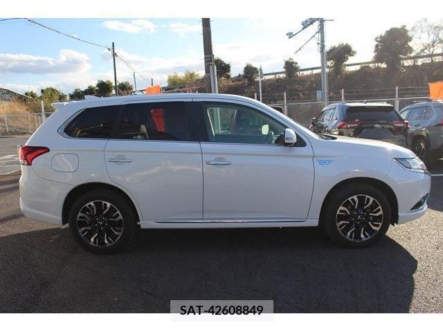 Mitsubishi OUTLANDER PHEV 2016-08 215333-8