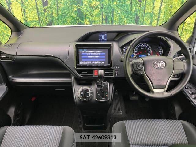 Toyota VOXY 2014-10 321408-1