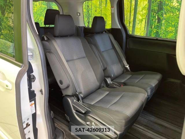 Toyota VOXY 2014-10 321408-9