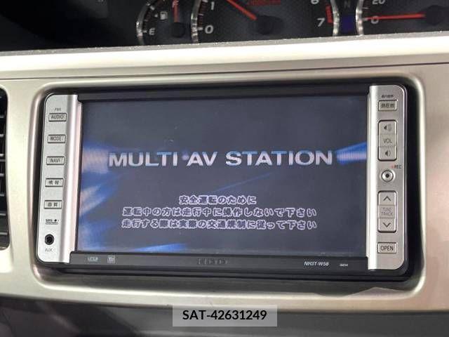 Toyota VOXY 2006-06 300588-2