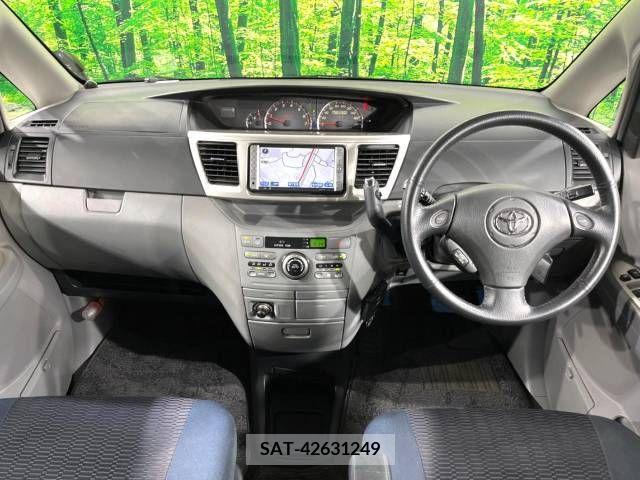 Toyota VOXY 2006-06 300588-1