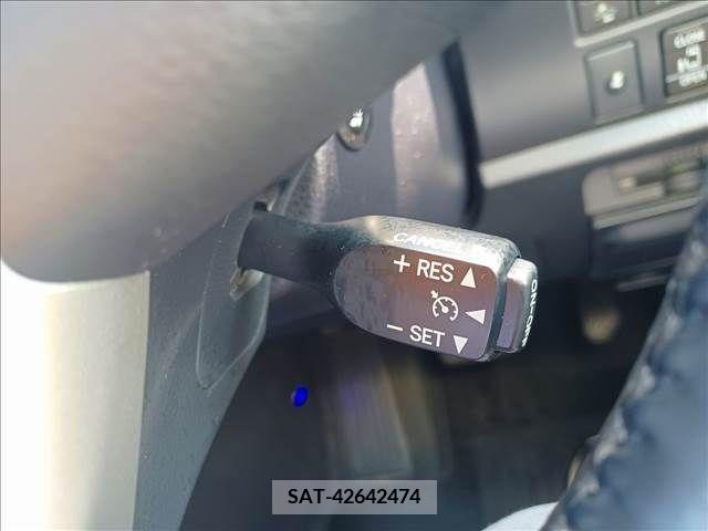 Toyota ESQUIRE 2018-03 359780-21